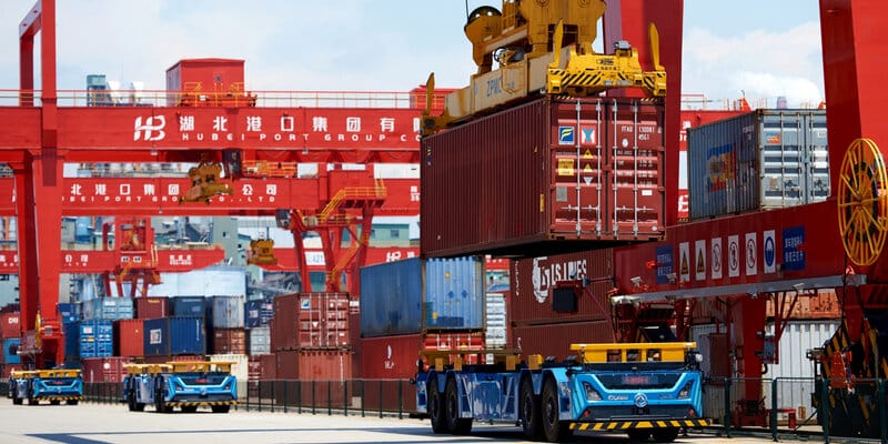 Čína uvalila odvetné clá vo výške 34 % na všetok americký tovar