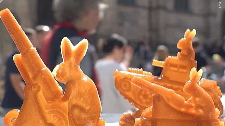 Nostalgia Nemecka za Hitlerovými časmi. Reichove lízanky opäť v predaji