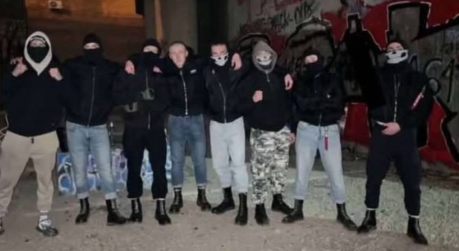 Ak sú včera zatknutí chuligáni neonacisti, sú sprejeri, feťáci a bitkári z Antify progresívnymi neoliberálmi?