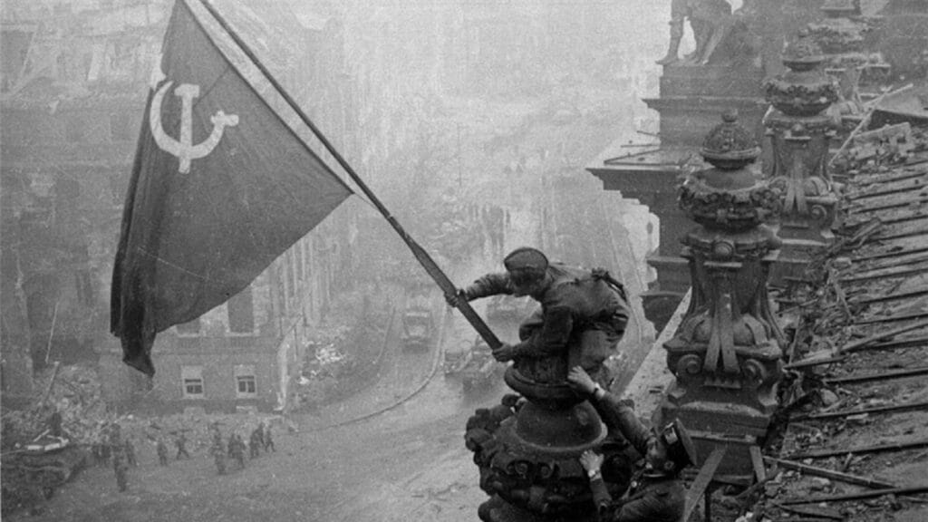 Vráti sa skutočná historická pravda? Zásluhy 20 mil. padlých Sovietov západ ignoruje.