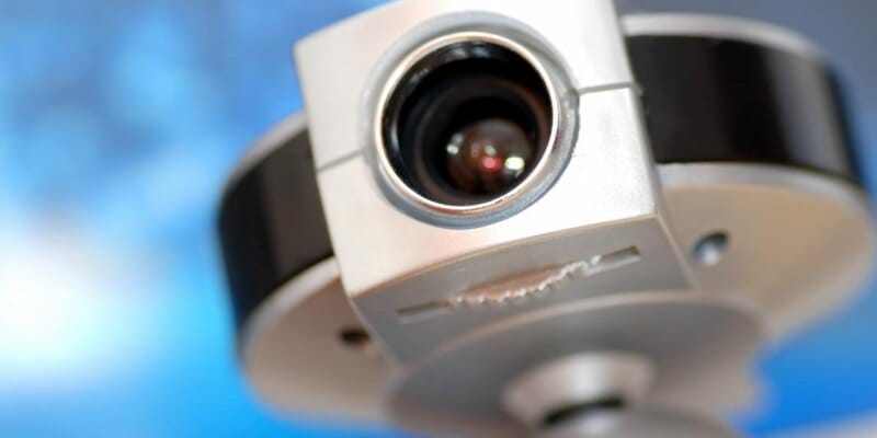 Rusko asi pomocou pračiek hacklo tisíce kamier v EÚ a na UA, aby špehovalo dodávky zbraní