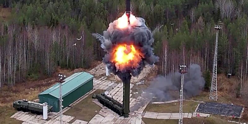 Rusko uzavrie oblohu nad raketovým odpaľovacím miestom pre rakety Orešnik