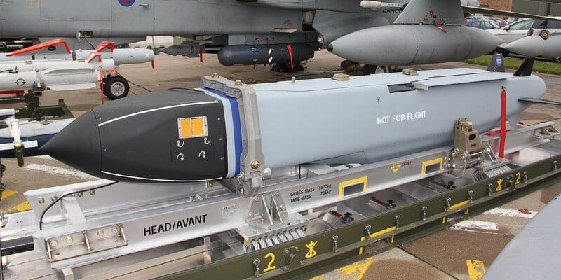 Európa zrušila obmedzenia týkajúce sa útokov rakiet dlhého doletu na Ukrajinu