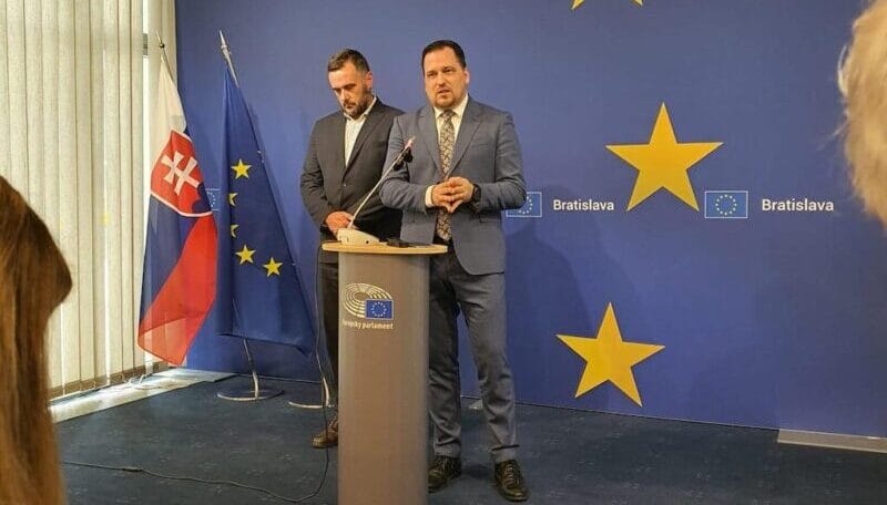 Nie, nie, Zdechovský, akurát ty nikoho nepresvedčíš, že by si nepodvádzal a nekradol