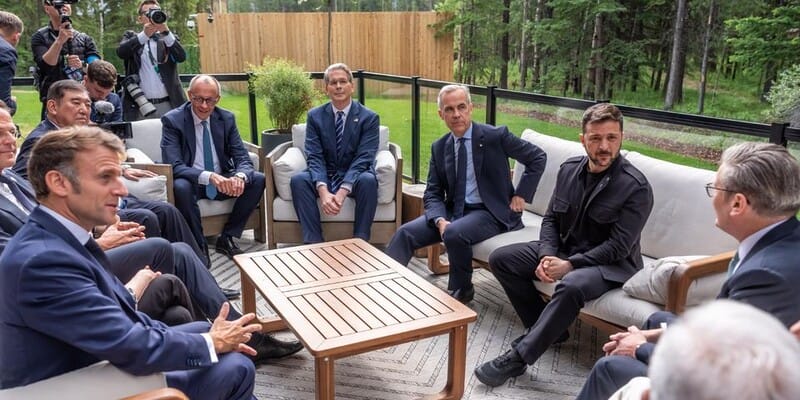 Guardian: Volodymyr Zelenskyj vyzeral na summite G7 sklesle