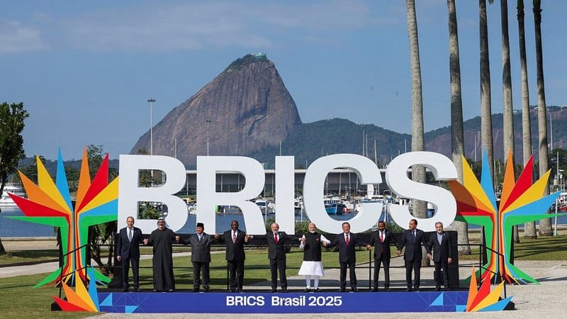 BRICS: Dôvera v dolár slabne. Trump hrozí dodatočnými 10 % clami na BRICS