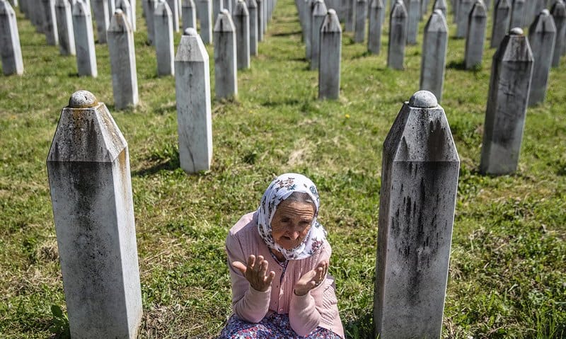"Hlasy našich mŕtvych nezmizli": boj za pamiatku genocídy v Srebrenici