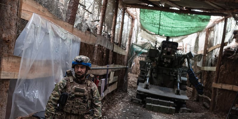 Ukrajinské sily začínajú s výstavbou opevnenia, aby zastavili Rusko píše WSJ