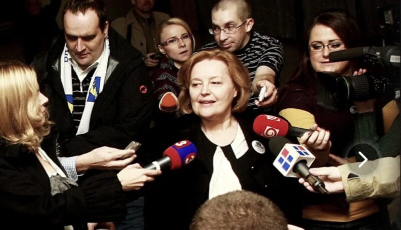 Spodina Vášáryová je možno kognitívne priemerná, ale emocionálne určite je podpriemerná.