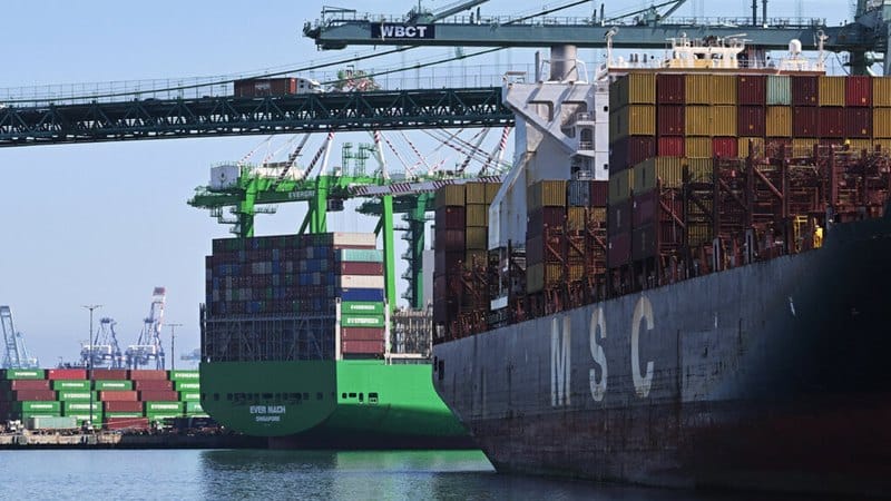 Odvolací súd zrušil Trumpove rozsiahle clá. Toto rozhodnutie je veľkou ranou pre obchodnú politiku prezidenta Trumpa