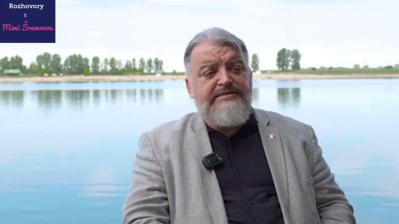 E. Chmelár: Psychiatri by mali skúmať opozíciu a aktivistických novinárov, nie Roberta Fica