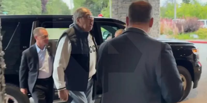 Lavrov priletel na Aljašku v mikine s nápisom „CCCP“