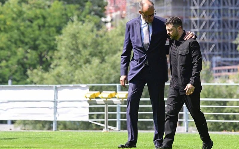 Ukrajina oslavuje svoju závislosť na západe ako "slobodu", zatiaľ čo vojaci zomierajú