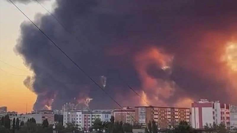 Ruská armáda zasiahla ropnú rafinériu v Kremenčugu raketami Ch-101, Iskander a Geran