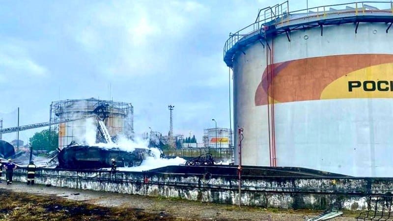 Ukrajinské útoky sa minuli účinkom. Ropy je stále dosť píše Reuters