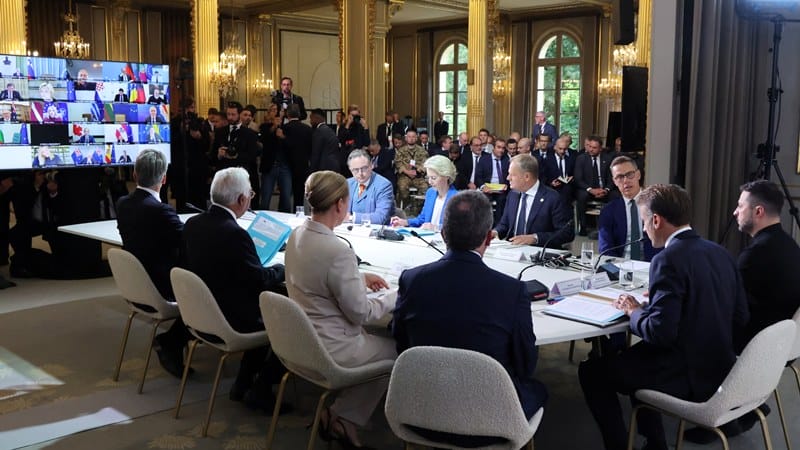 V EÚ dochádza k úpadku neoliberálnych mainstreamových politických strán