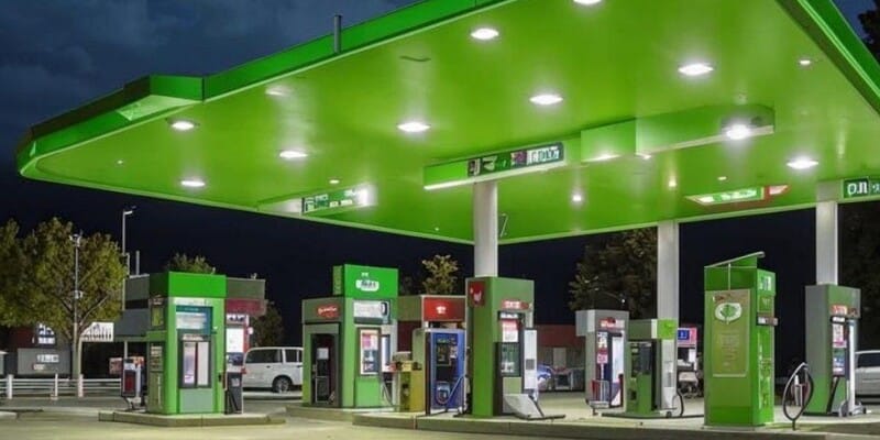 Cena ropy prudko vzrástla po tom, čo USA oznámili sankcie voči Rosnefti a Lukoilu