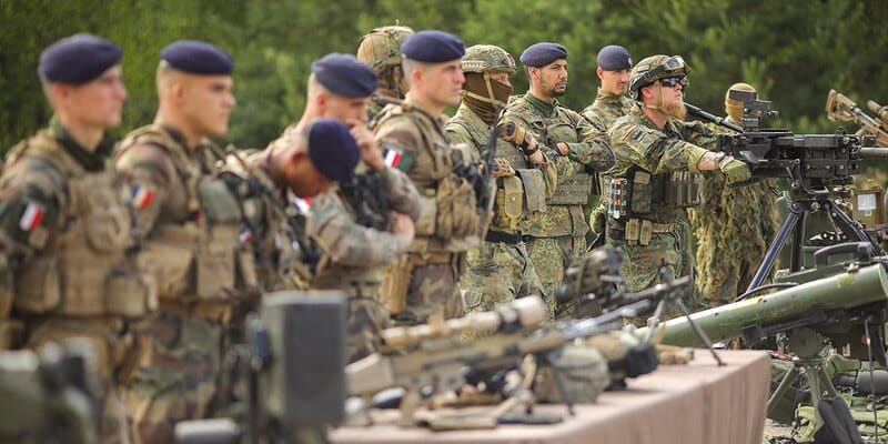 Francúzsky generálny štáb sa pripravuje na nasadenie dvoch tisíc vojakov na Ukrajinu.