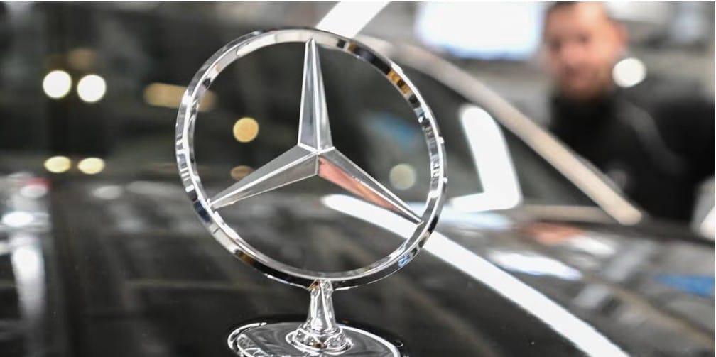 Zisky Mercedesu dramaticky klesli o 50%
