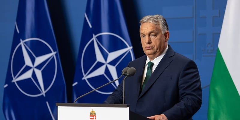 Orbán západu „Prestaňte s cirkusom a povedzte dosť“: strašeniu obyvateľstva Ruskom.