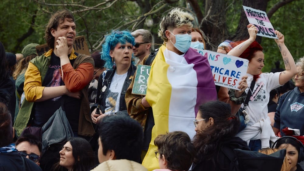 Šialenstvo okolo trans mánie ešte neskončilo