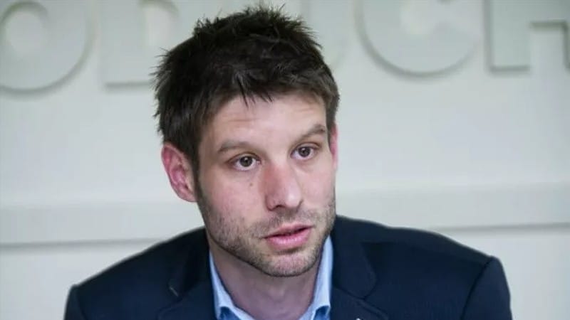 Šimečka – Náš neoperený vrabčiačik – kecy, kecy, kecy…