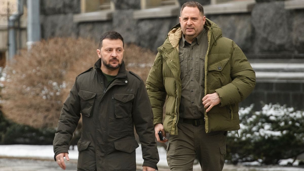 Reuters: Politické zemetrasenie v Kyjeve: Prehliadka u Jermaka & Tieň mierových rokovaní